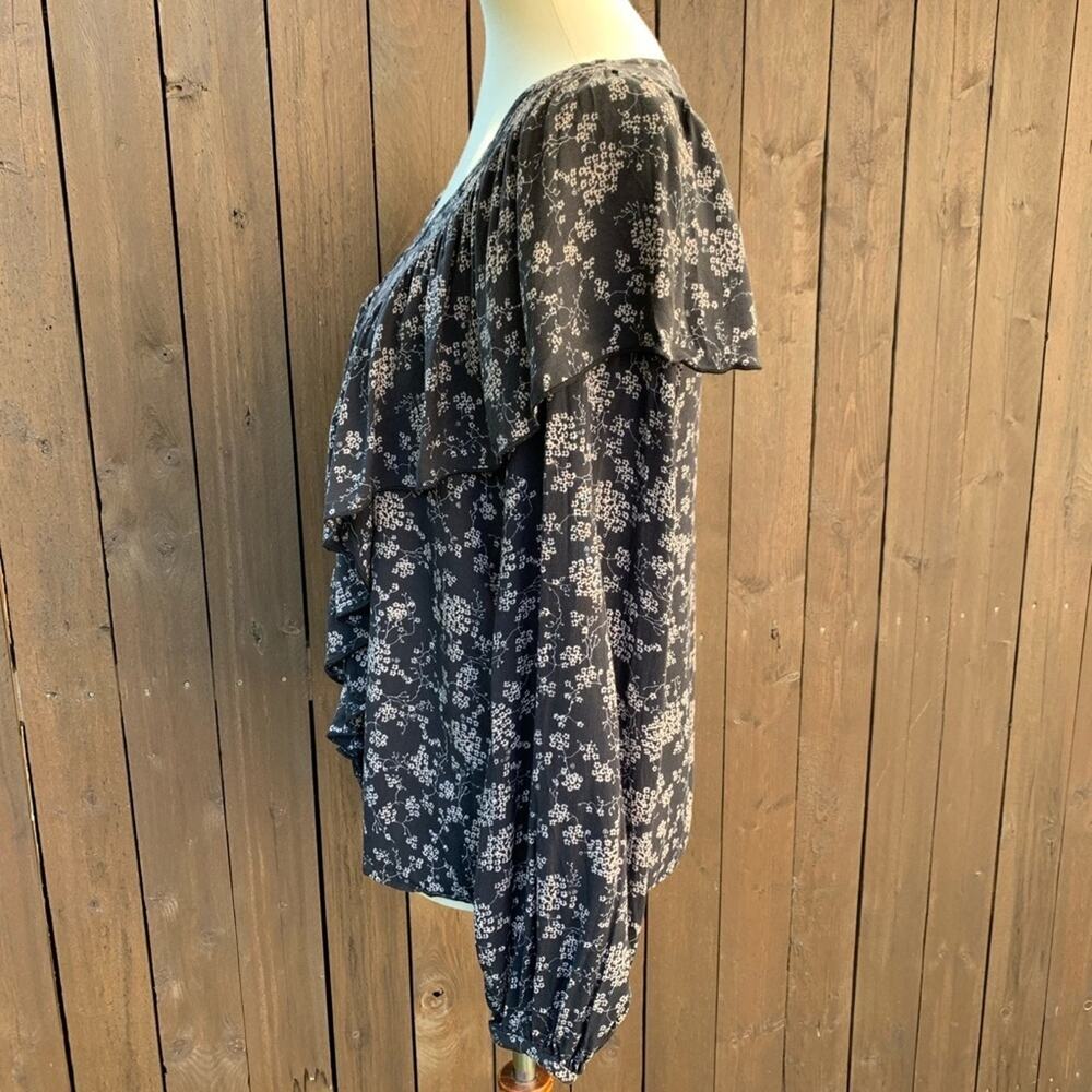 Hinge | Size Small Printed Ruffle Blouse - Picture 3 of 8